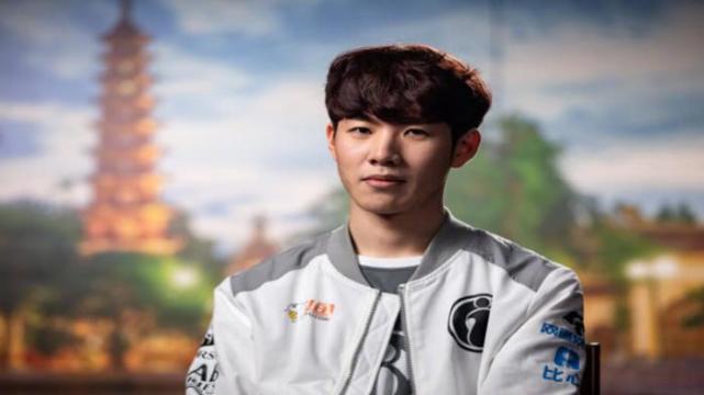 哈林轮休火箭收官负鹈鹕常规赛54胜列17年第二.