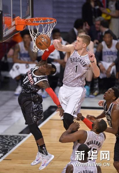 他分析了比 他分析了比